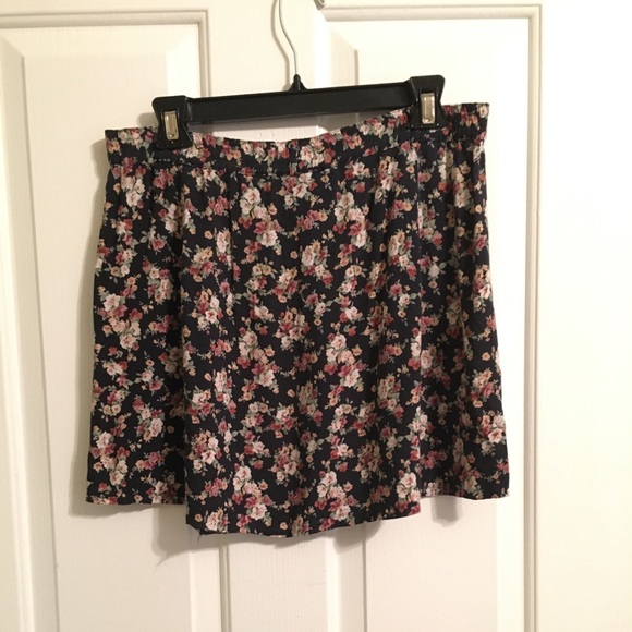 Button Through Black Floral Skirt - Picture 3 of 7